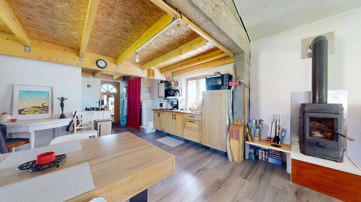 Maison à LA SALLE-EN-BEAUMONT