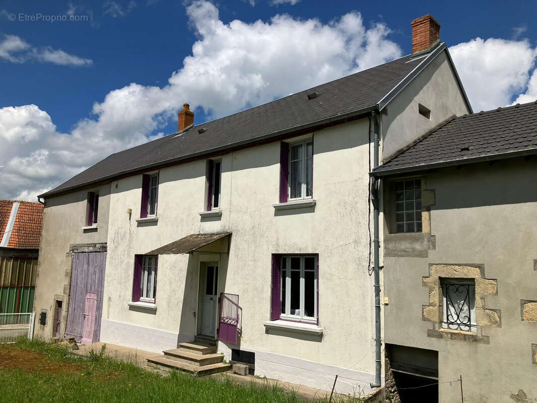 Maison à SAINT-MARCEL-EN-MARCILLAT