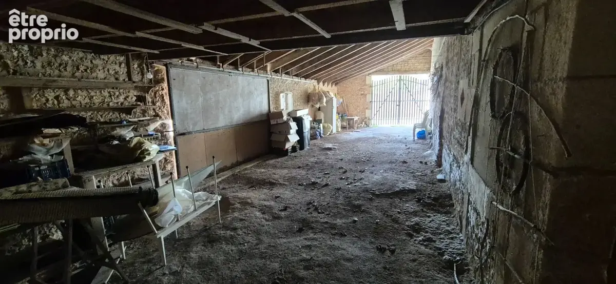 Corps de Ferme de 340 m2, avec plusieurs maisons indépendantes et 200 m2 de dépendances - photo 32