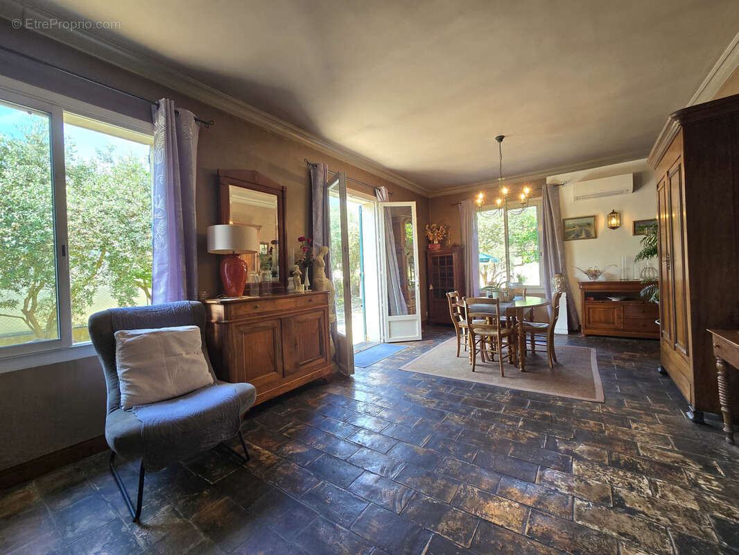 Maison à MORIERES-LES-AVIGNON