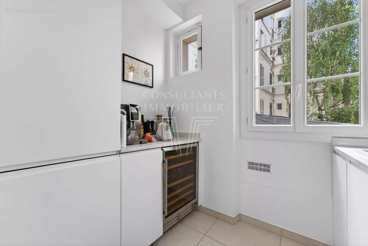 Appartement à PARIS-16E