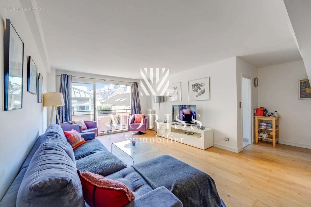 Appartement à PARIS-16E