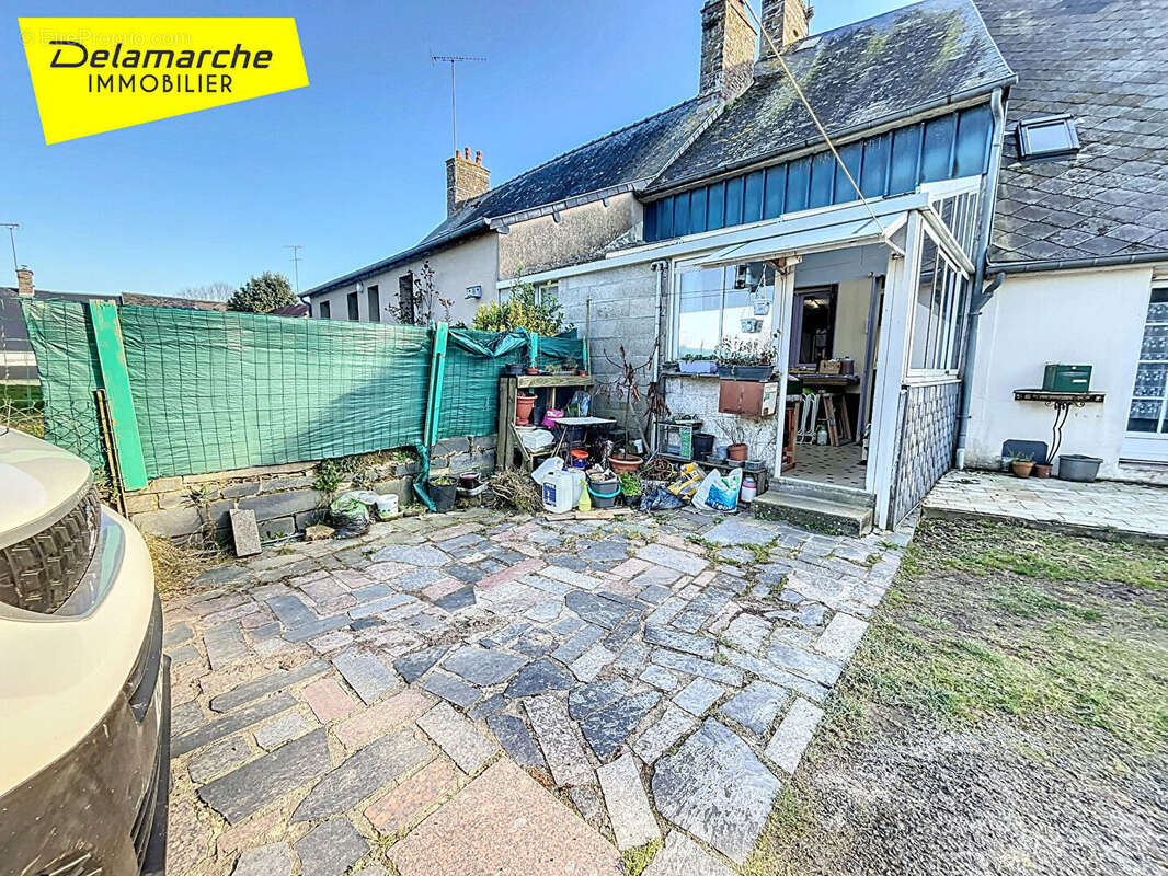 Maison à SAINT-AUBIN-DE-TERREGATTE