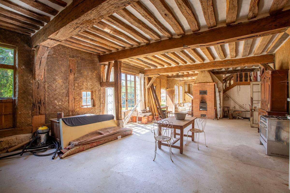 Maison 290 m2 Grand Caractère 17eme siècle,10 pièces , 6 Chambres, rénovation à terminer 27700 - photo 3