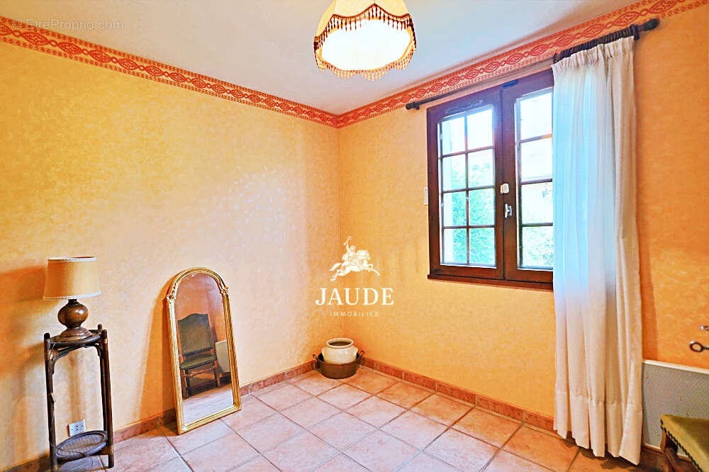 Maison à MIREFLEURS