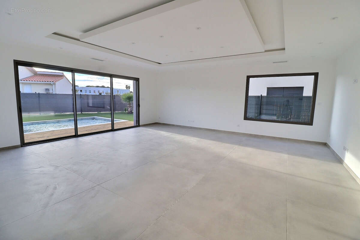 Maison à SAINT-BRES