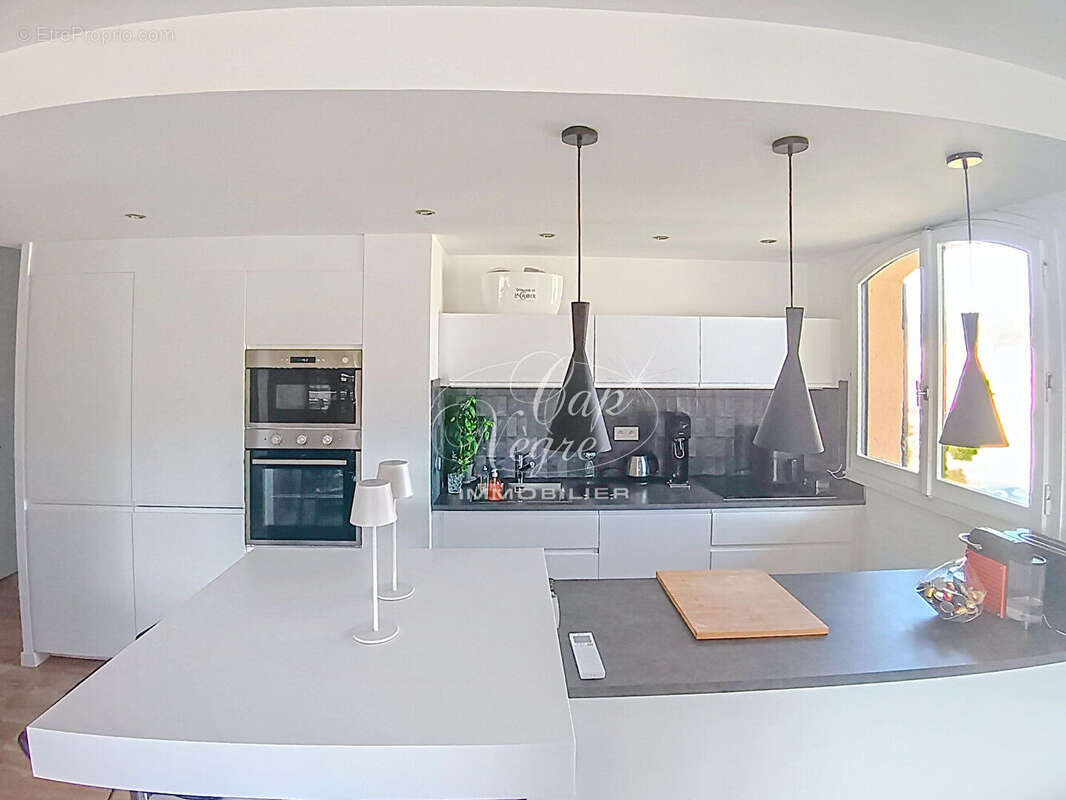 Appartement rénové vue mer & port à vendre aux marines de cogolin - golfe de saint tropez - photo 6
