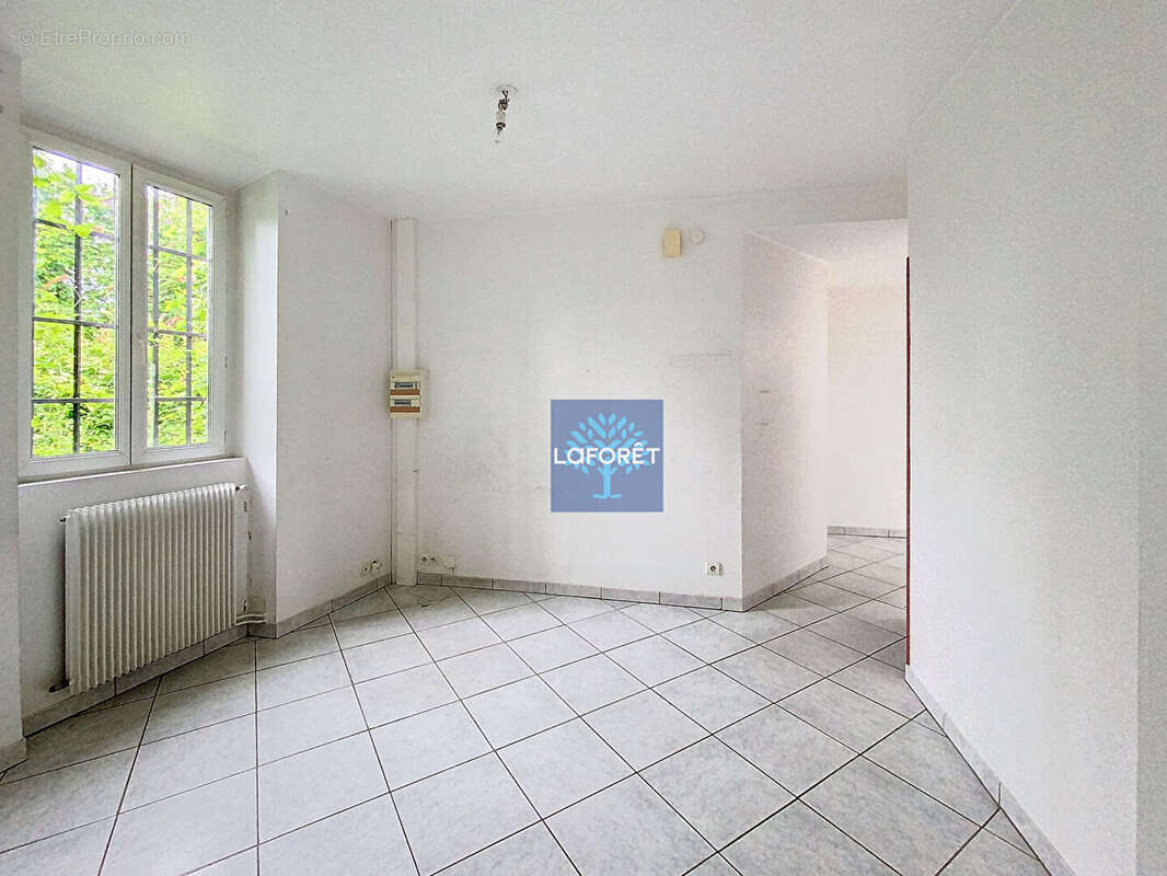 Appartement à JUZIERS