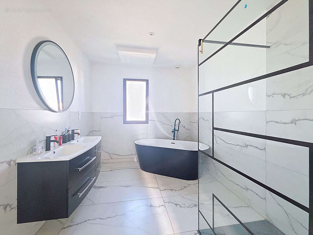 Maison à MONTREUIL-JUIGNE