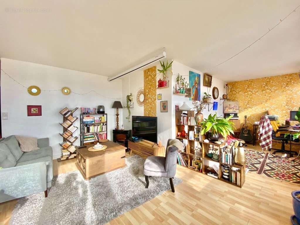 Appartement à VERRIERES-LE-BUISSON