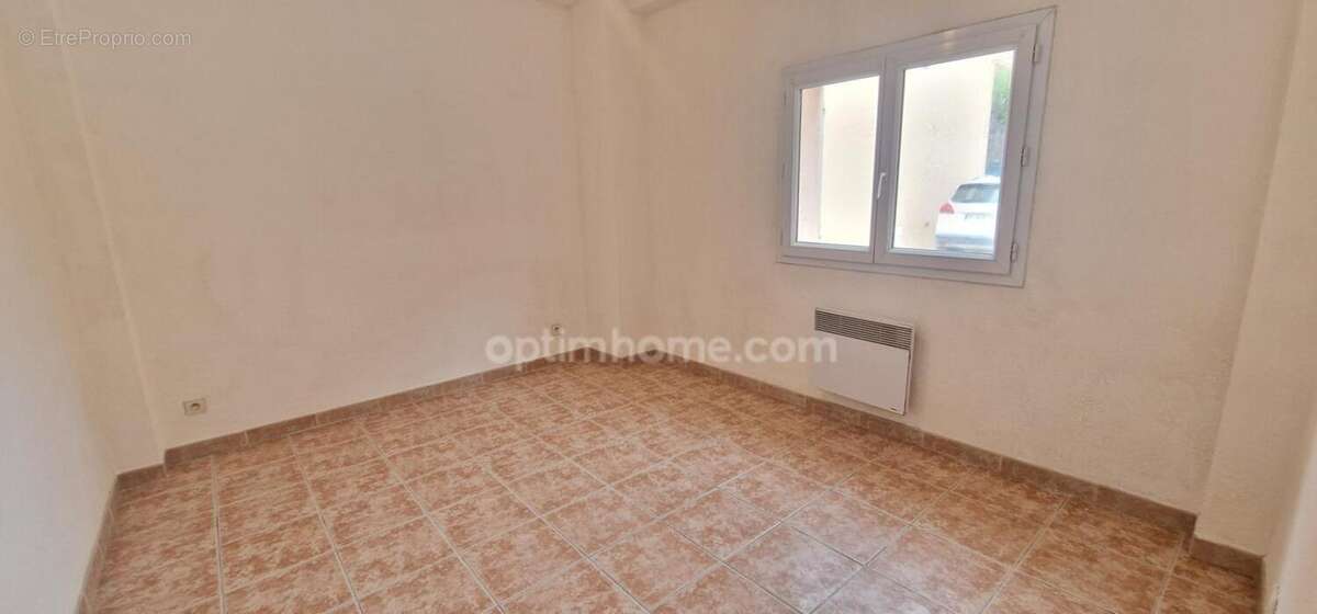 Rez de jardin t2 avec 2 places de parking! - photo 4