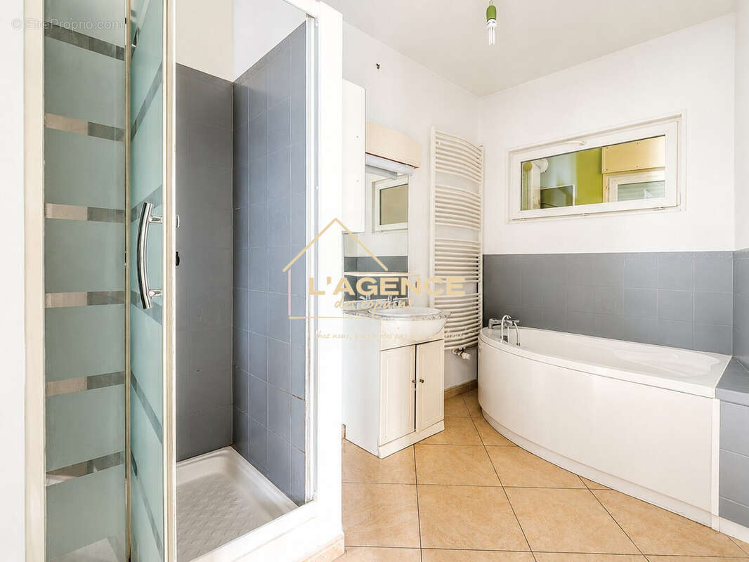 Maison 100 m² à Estaires  - photo 6