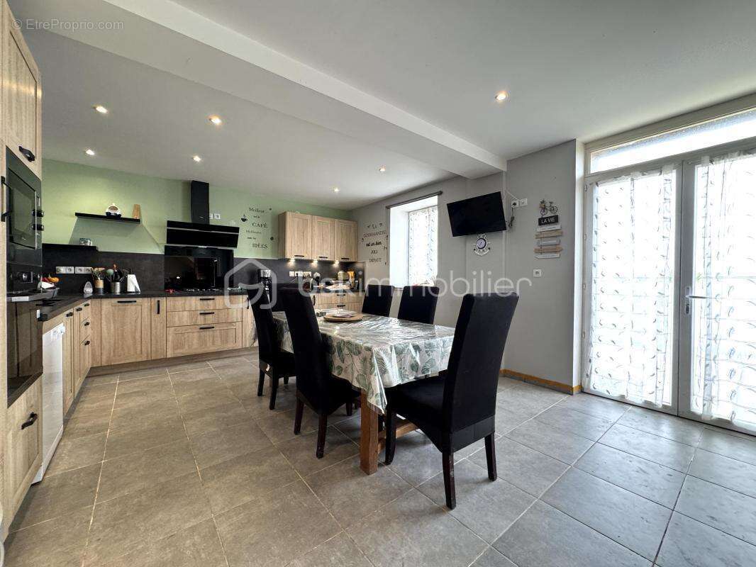 Maison à SAINT-GENGOULPH