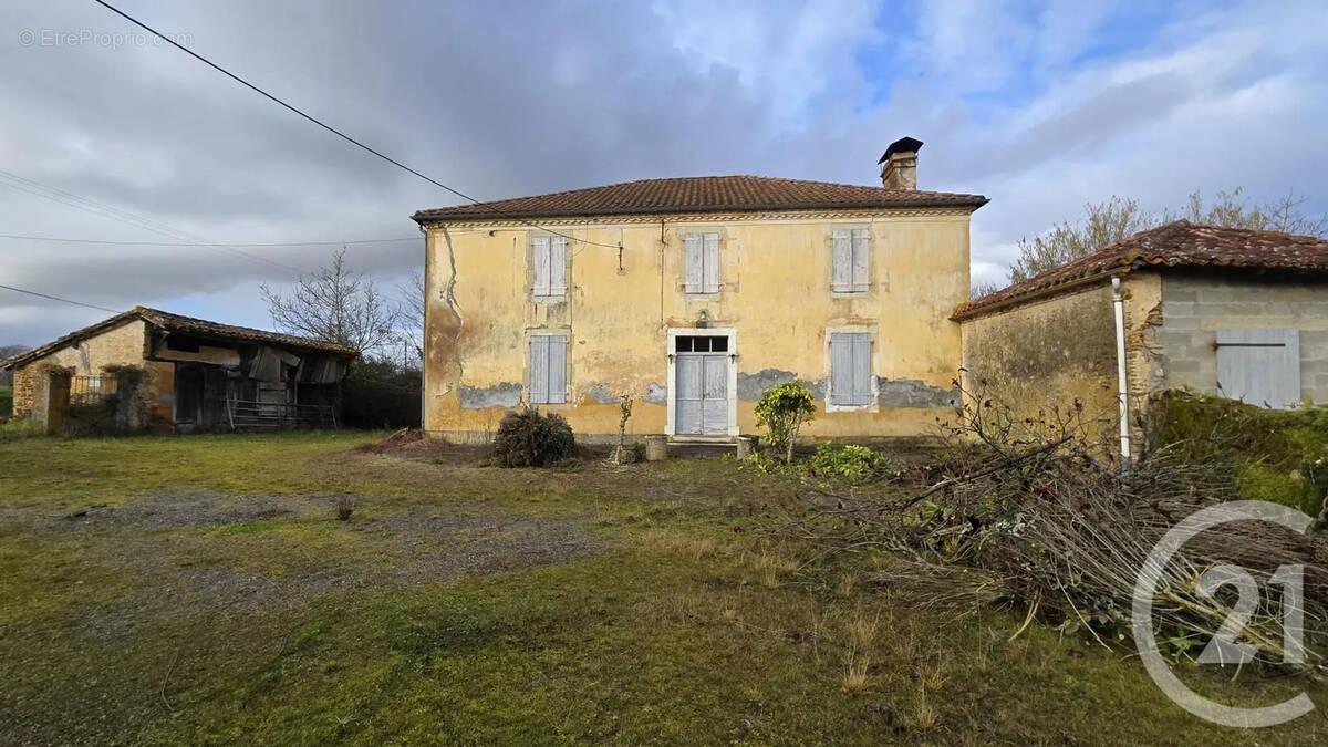 Maison à MOMUY
