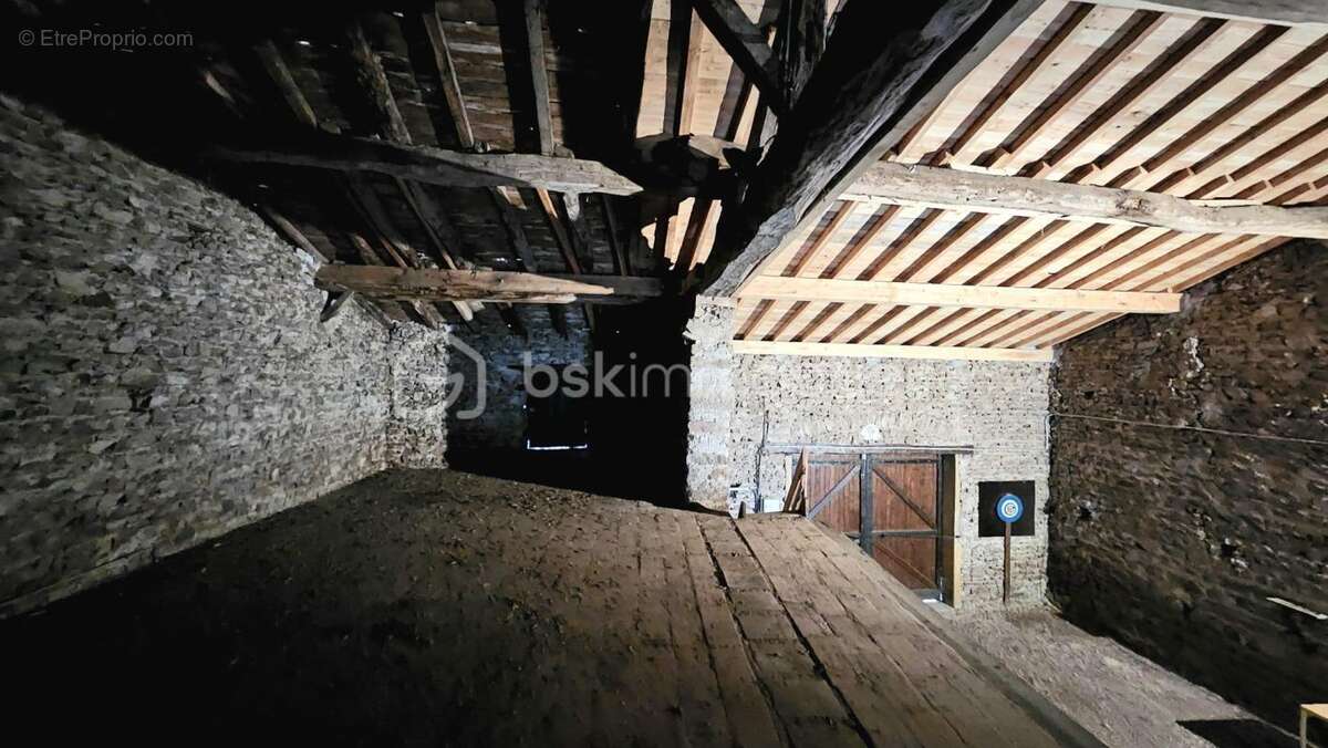 Maison à COMMELLE-VERNAY
