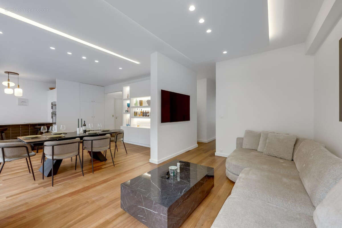 Appartement à NEUILLY-SUR-SEINE