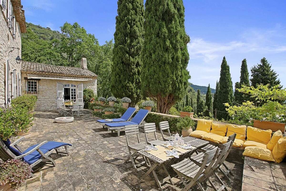 Maison à TOURRETTES-SUR-LOUP