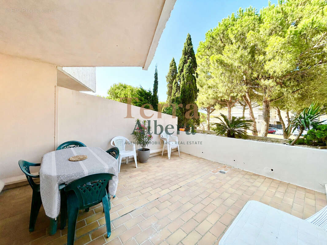 Canet port   studio cabine - terrasse de 17 m2 - photo 2
