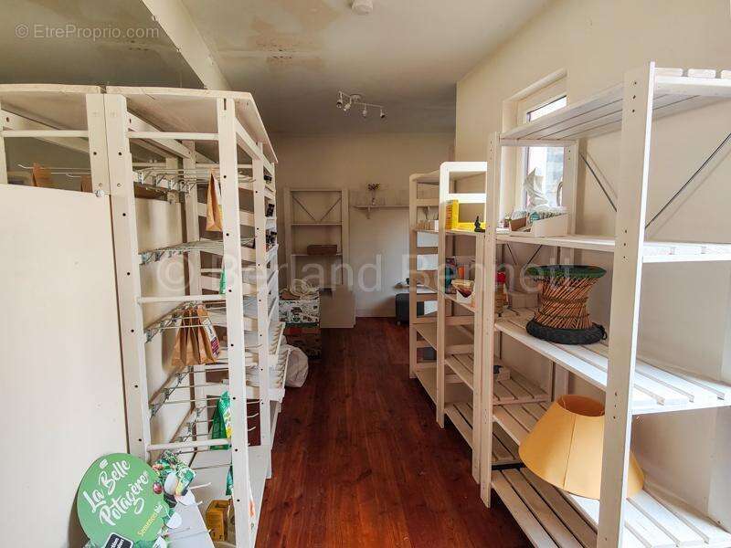 Commerce à SAUZE-VAUSSAIS