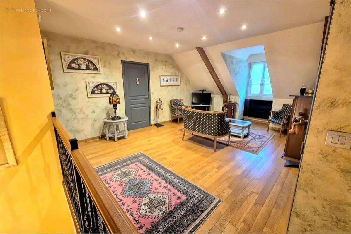 Maison à MONTGIVRAY