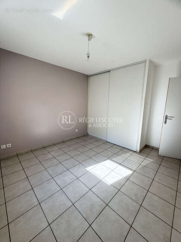 Villeurbanne - T3 au calme avec terrasse et garage - photo 5