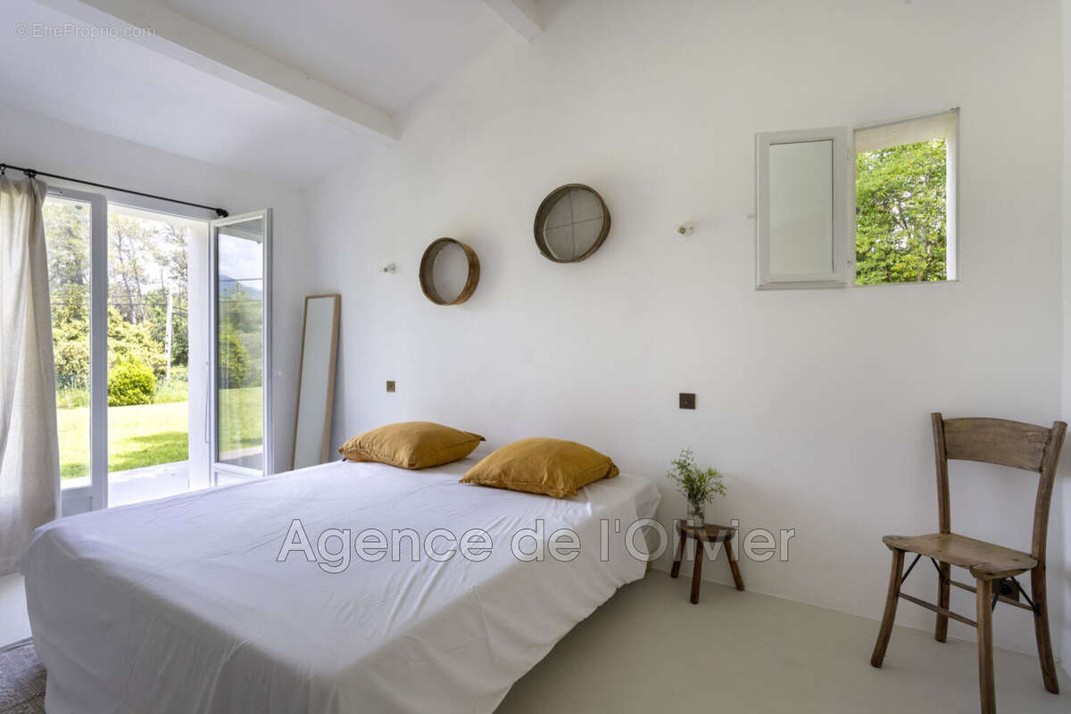 Maison à ROQUEFORT-LES-PINS