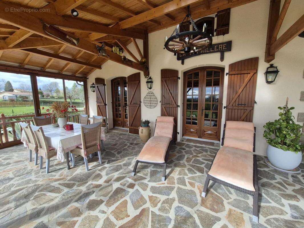 Maison à ETAGNAC