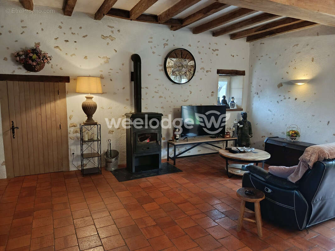 Maison à SAINT-HILAIRE-SUR-BENAIZE