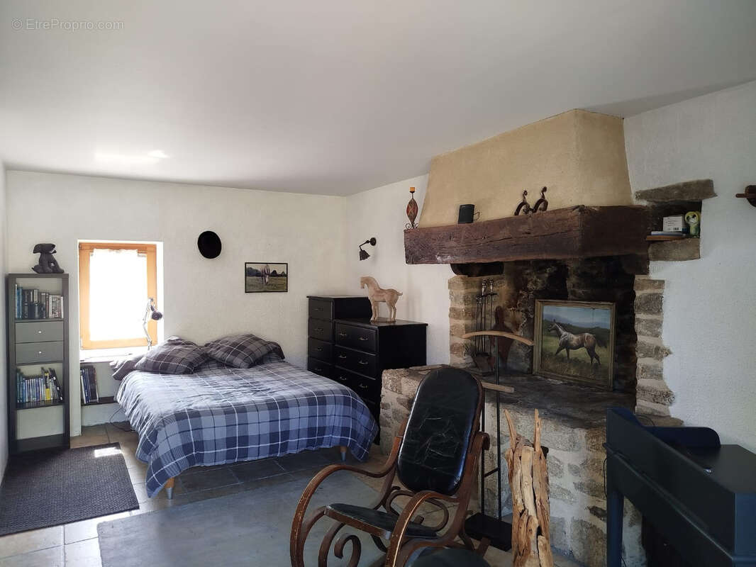 Propriété de caractère avec boxes à chevaux et dépendances - photo 14