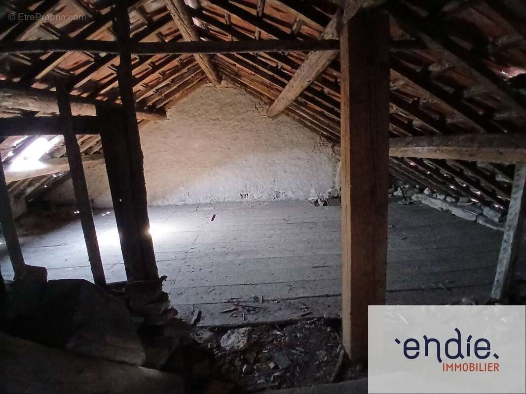Immeuble de 352 m² à rénover avec fort potentiel  Champlitte (70160) - photo 15