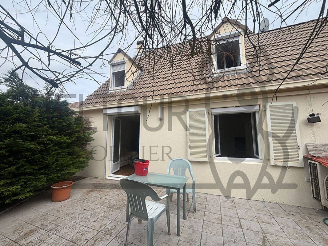 Maison à FAREMOUTIERS