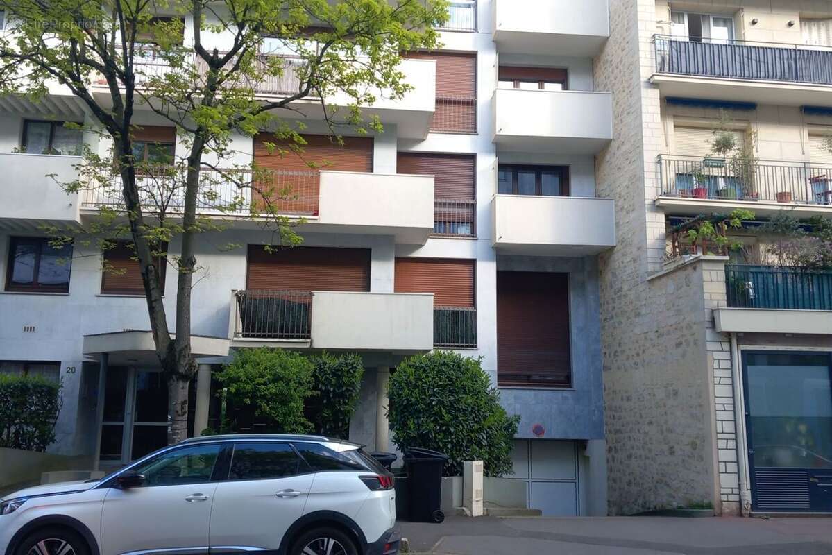 Parking à SAINT-MAUR-DES-FOSSES