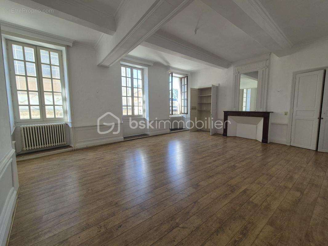 Maison avec local commercial et terrasse - photo 2