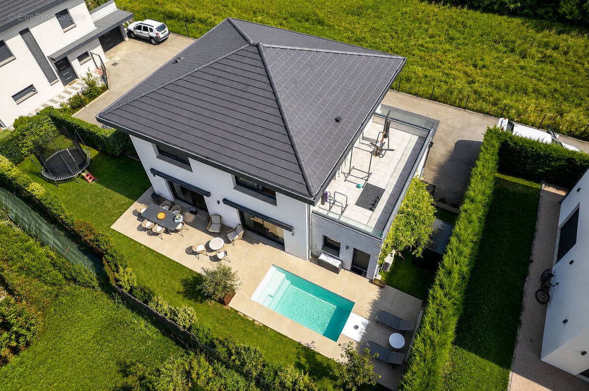 Maison contemporaine de 170 m2 construite en 2021 sur une parcelle d'environ 650 m2 - Veigy Foncenex - photo 8