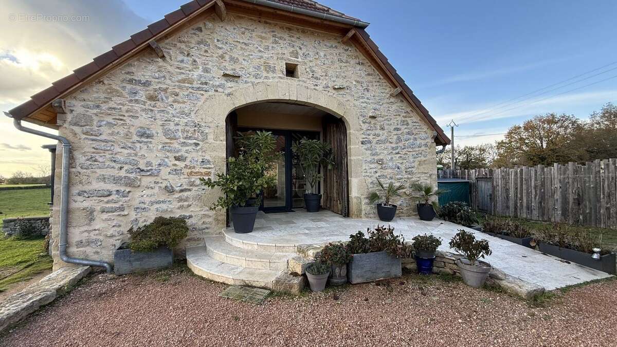 Belle rénovation d'une authentique ferme quercynoise - photo 2