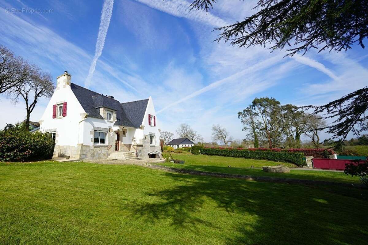 Maison à PLOUEGAT-MOYSAN