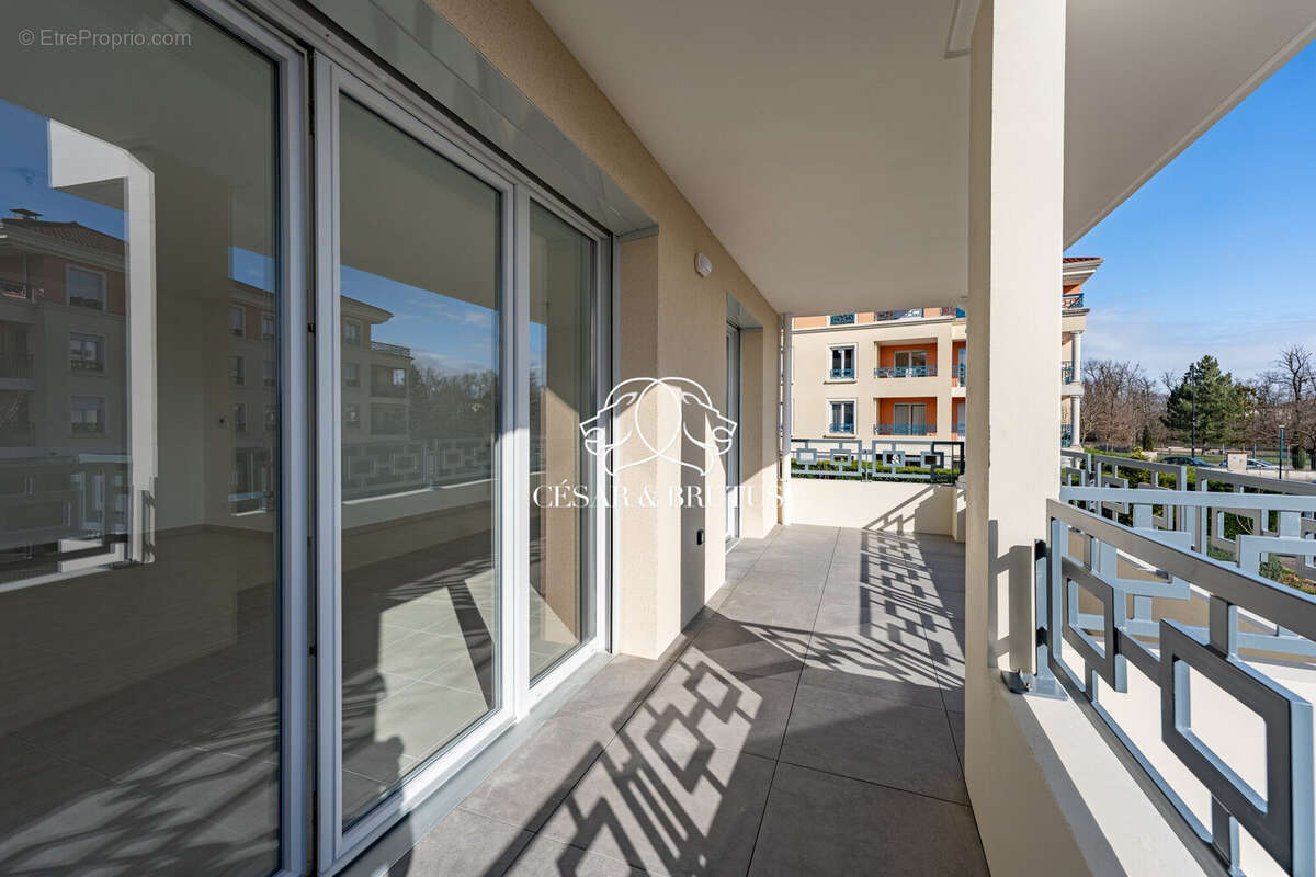 Appartement à MEYZIEU