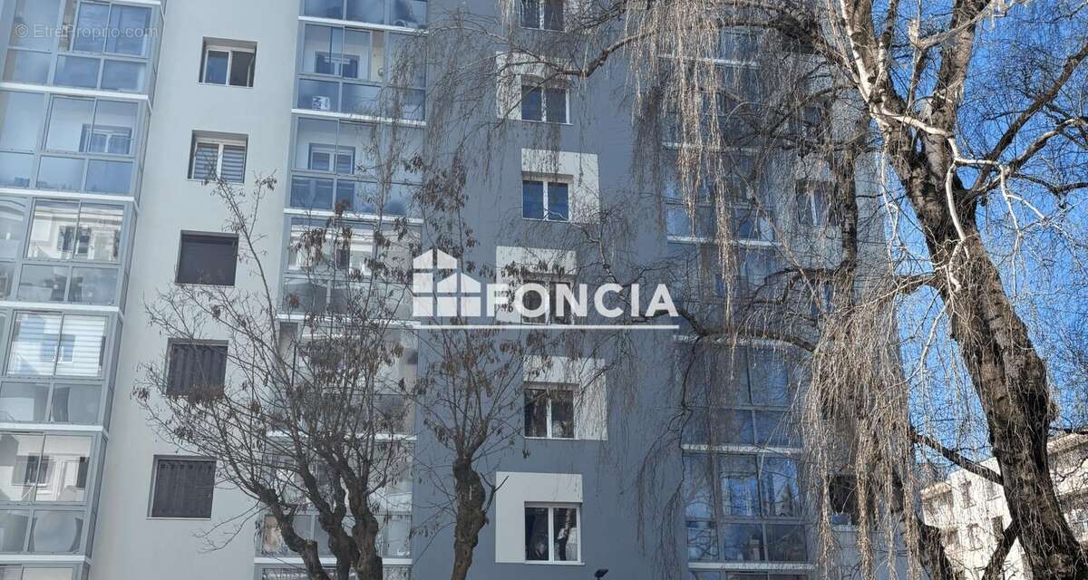 Appartement à SAINT-MARTIN-D'HERES