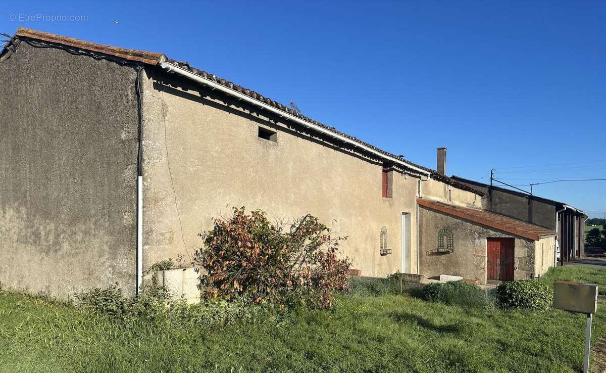 Maison à SAINT-MACAIRE-EN-MAUGES