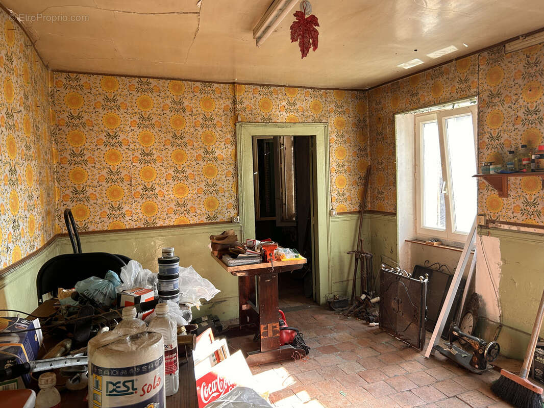 A VENDRE - Maison à rénover entièrement à Saint-Marcel - photo 2