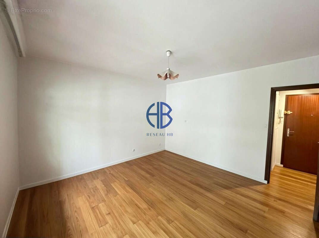 Appartement Grenoble  1 pièce(s) 23.69 m2 place parking en sus - photo 6