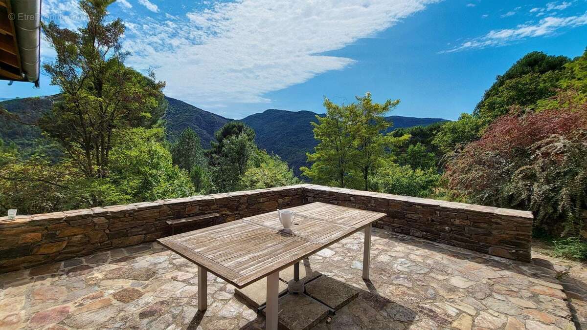 Maison à SAINT-MELANY