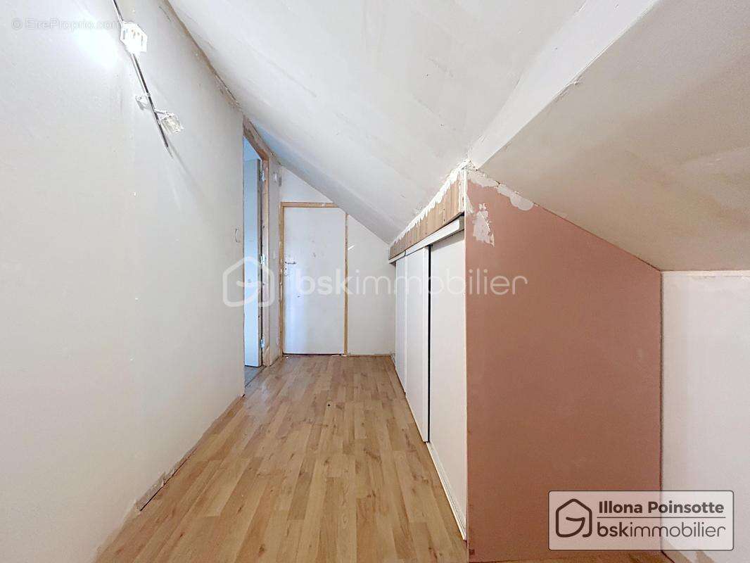 Maison à LA ROCHE-EN-BRENIL