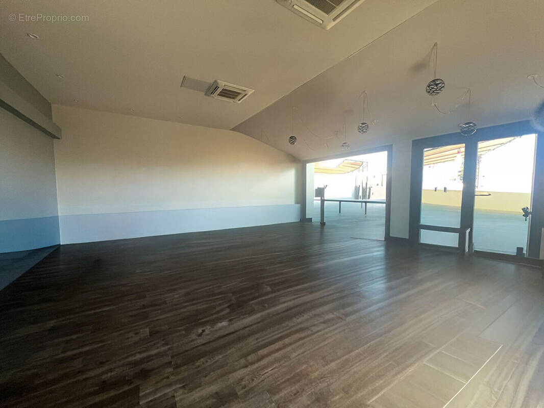 Commerce à SAINT-RAMBERT-D'ALBON