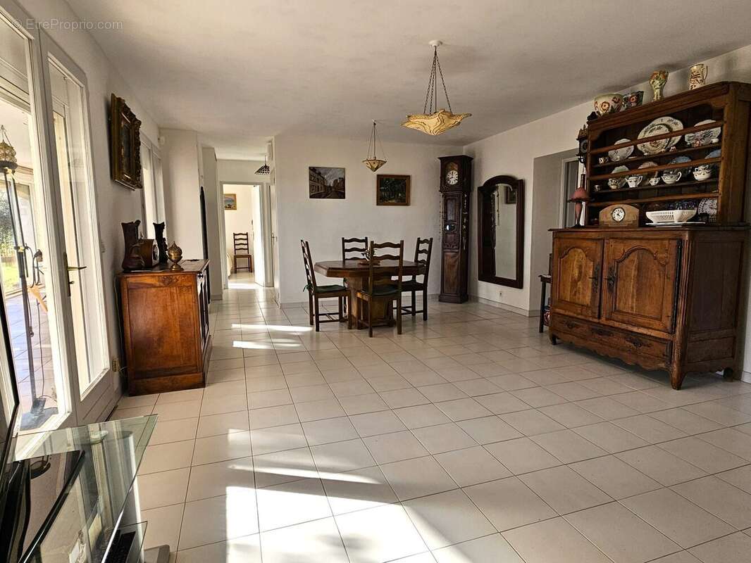 Maison à MONTESQUIEU