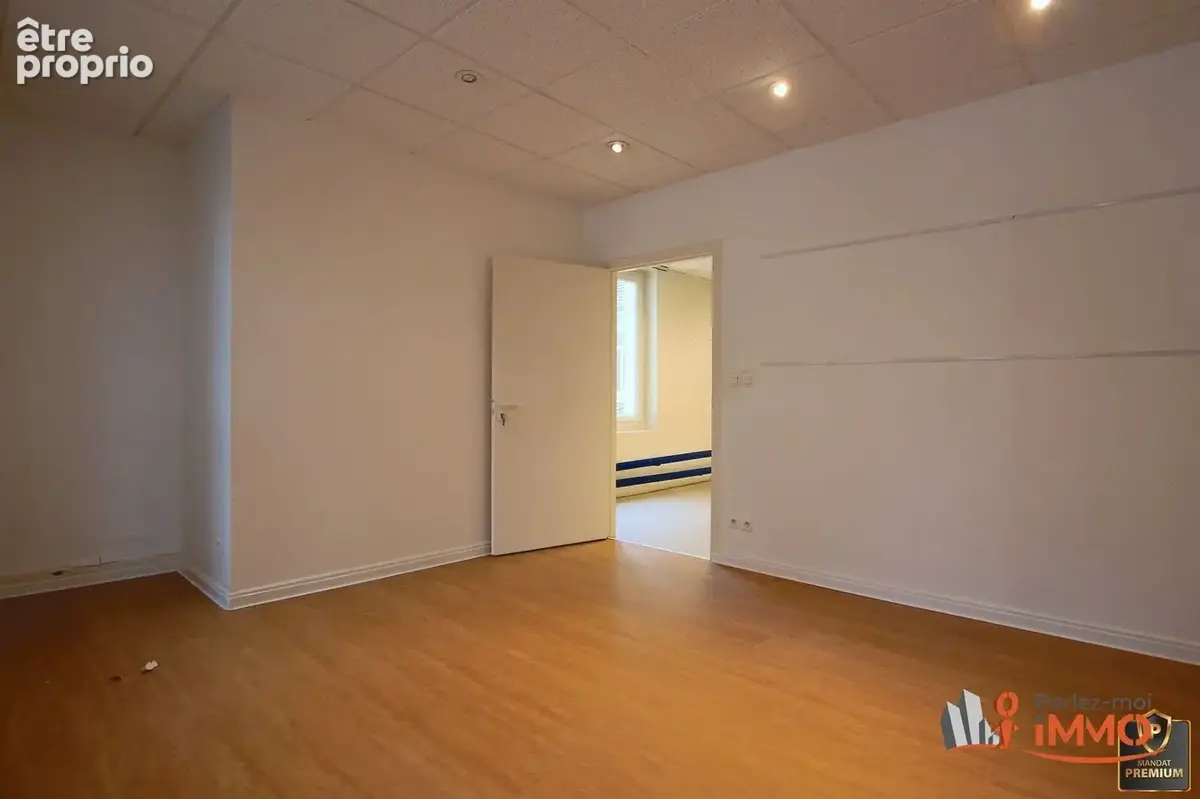 Bâtiment de 578m2 - photo 12