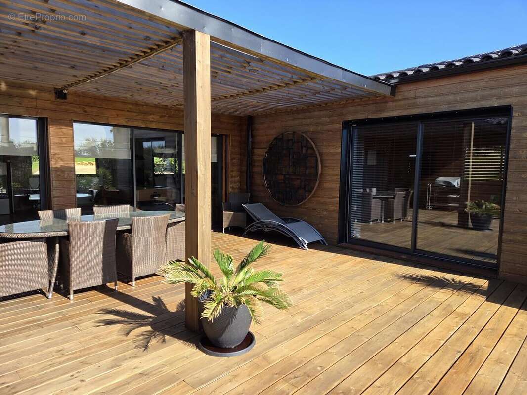 1000028728 - Maison à MEYRALS