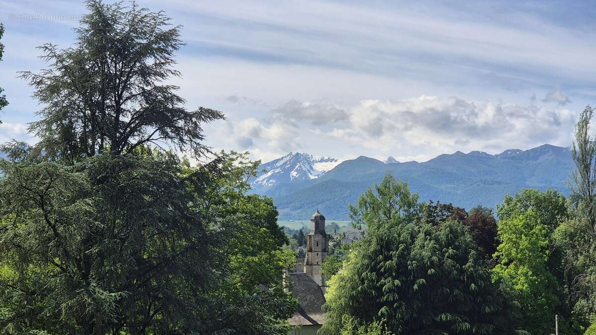Appartement à NAY