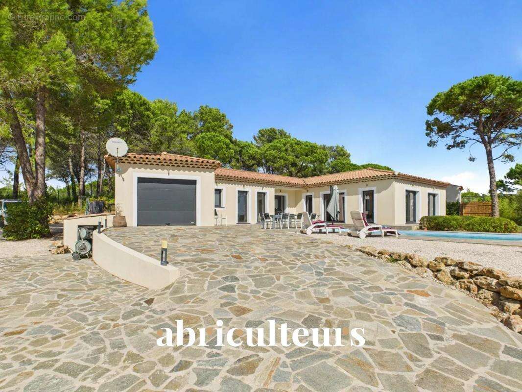 Maison à BAGNOLS-EN-FORET