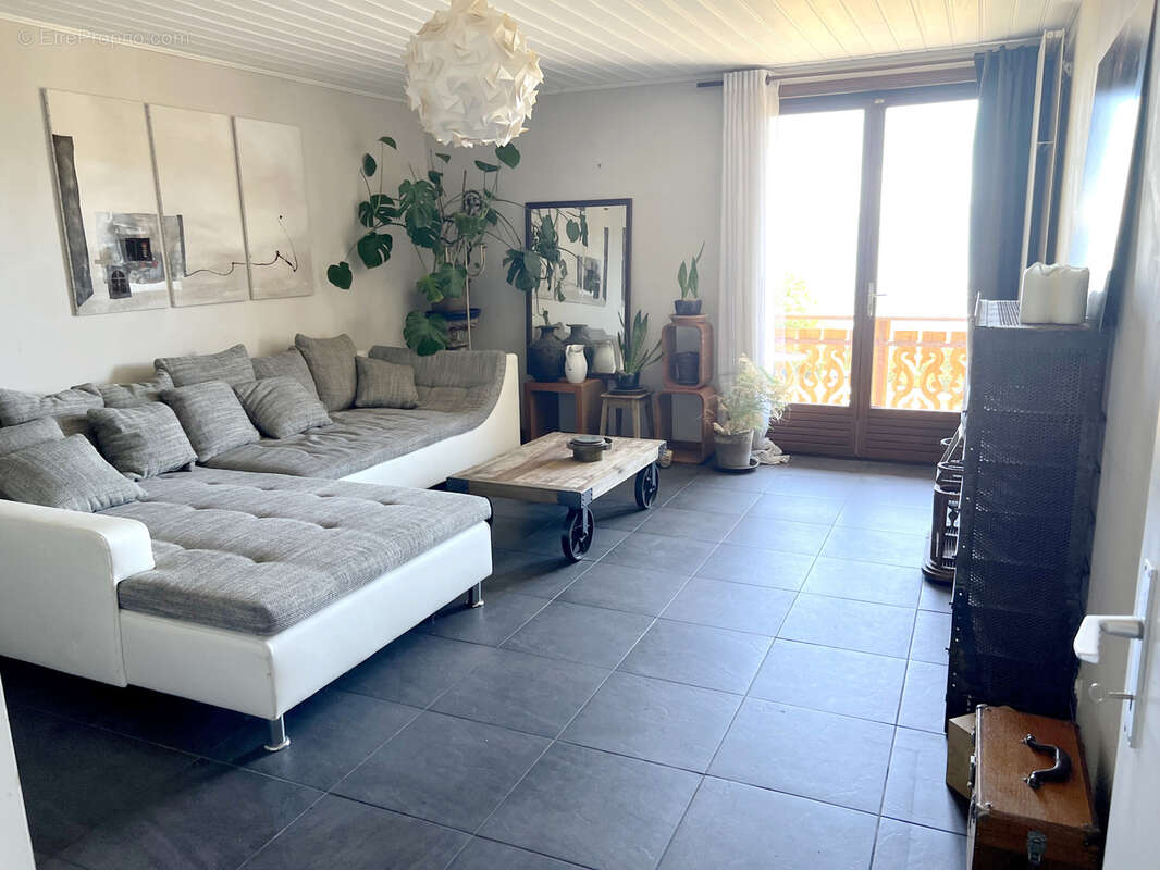 Maison à COLLONGES-SOUS-SALEVE